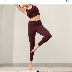 Athleta Salutation Stash 7/8 leggings. Worn once.